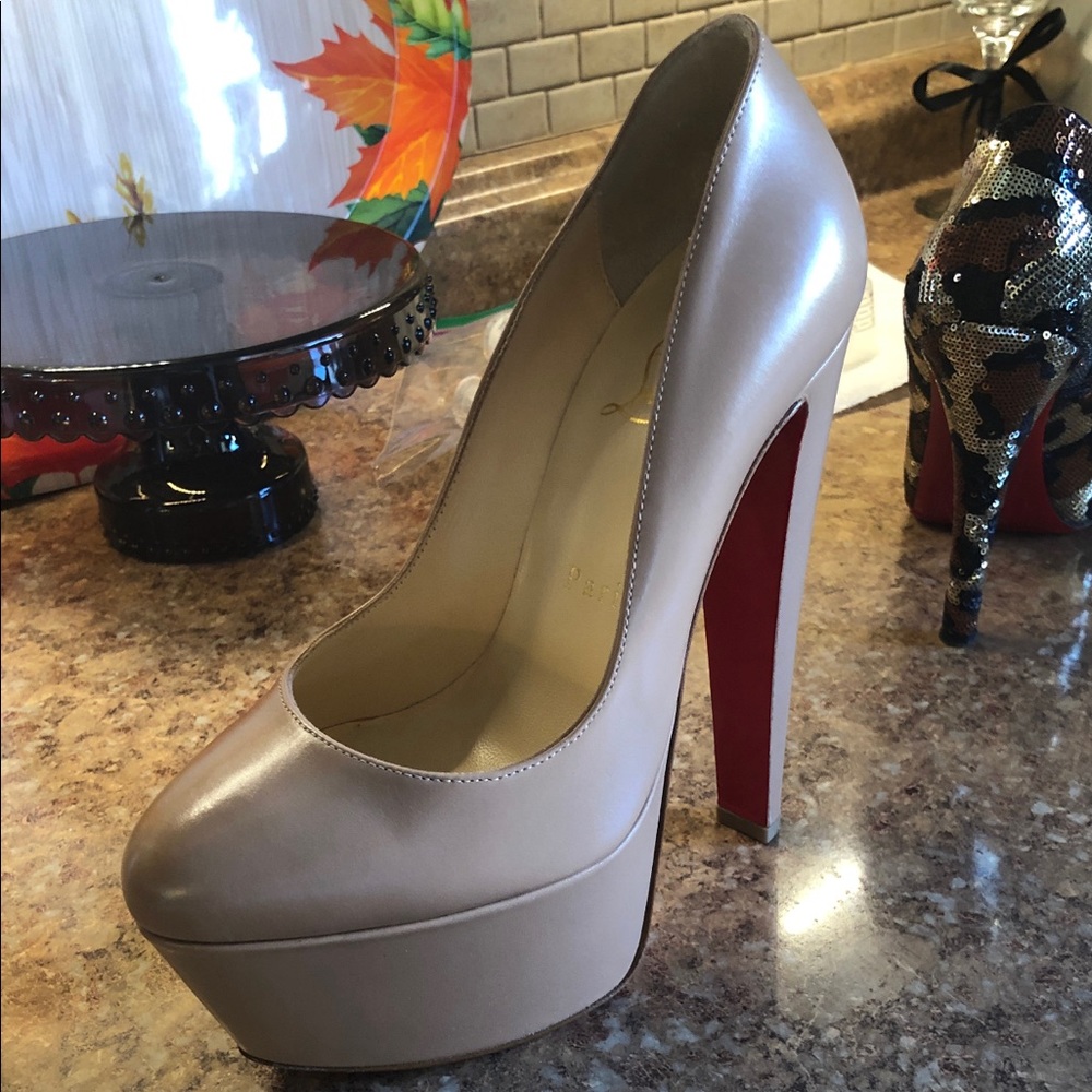 BRAND NEW!!! NEVER WORN!!! Louboutins size 6